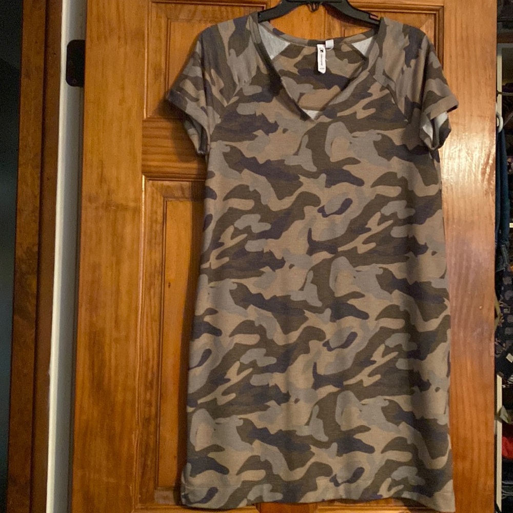 NWOT cable and gauge T Shirt dress